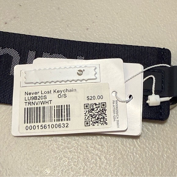 NWT NEVER LOST KEYCHAIN - True Navy/White TRNV/WHT - Lululemon - Picture 5 of 7